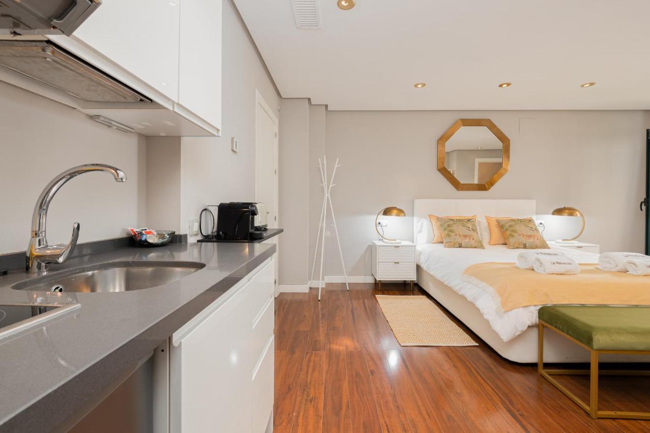 C30 Deluxe Studio With Terrace Into Cathedral Square Διαμέρισμα Μάλαγα Εξωτερικό φωτογραφία